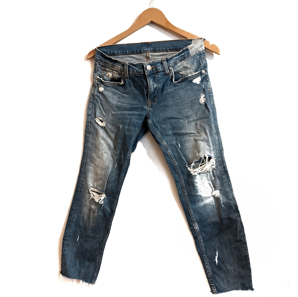 Zara Cropped Distressed jeans in a Light Wash